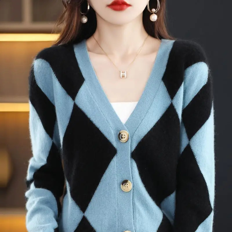Womens Korean Fashion Argyle Contrast Color Soft Elegant Knitted Cardigan Casual V Neck Long Sleeve Loose Outewear Sweater Coat 240812