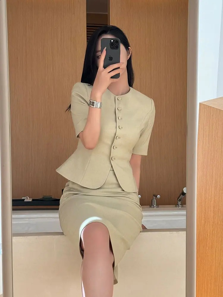 French mature style professional elegant womens clothing summer short sleeved sports jacket and twopiece set selling 240812
