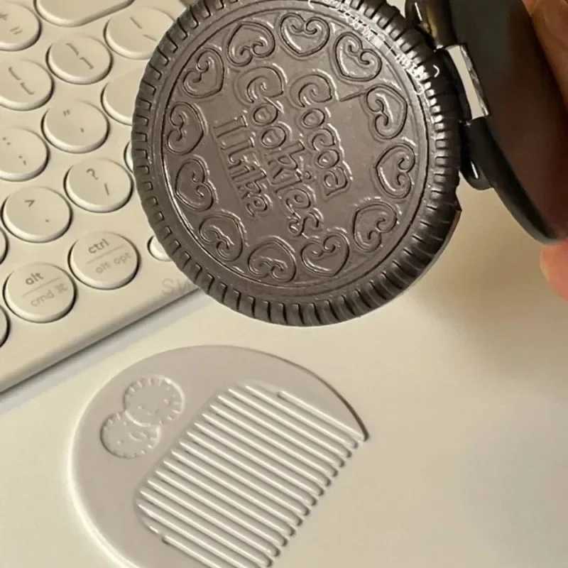 Chocolate Biscuit Round Folding Make Up Mirror Ins Kawai Outside Pocket Mirrors Women Small Cocoa Mirror with Combs Black CoffeeXJ240813