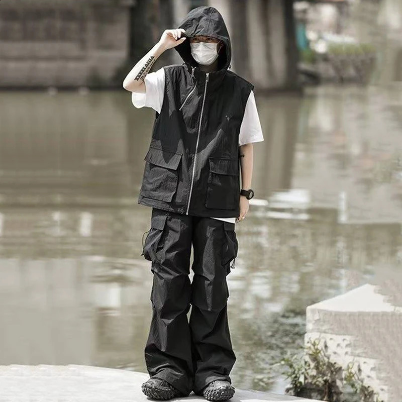 IEFB Mens Fashion Hooded Sleeveless Waistcoat Sets Summer Trendy Pleated Vest Coat Wide Leg Cargo Pants Two Piece Suits 9C714 240813