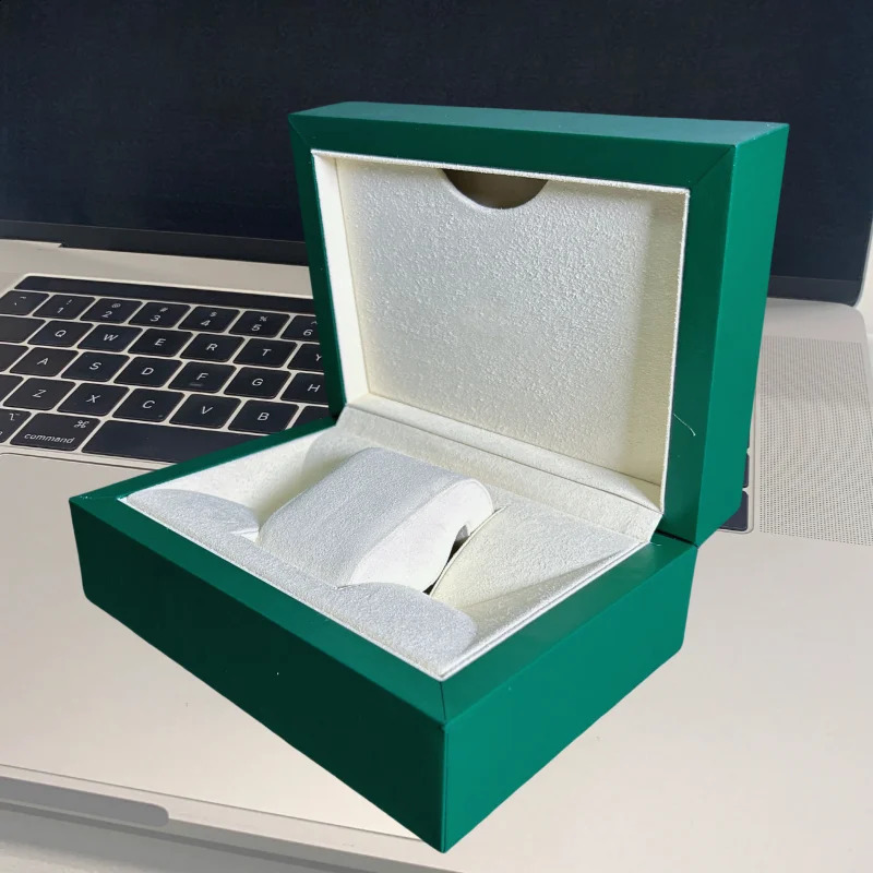 Customized full set of green free watch box ious and elegant leather wooden packaging storage with ultrafine fiber pillow display screen 240812