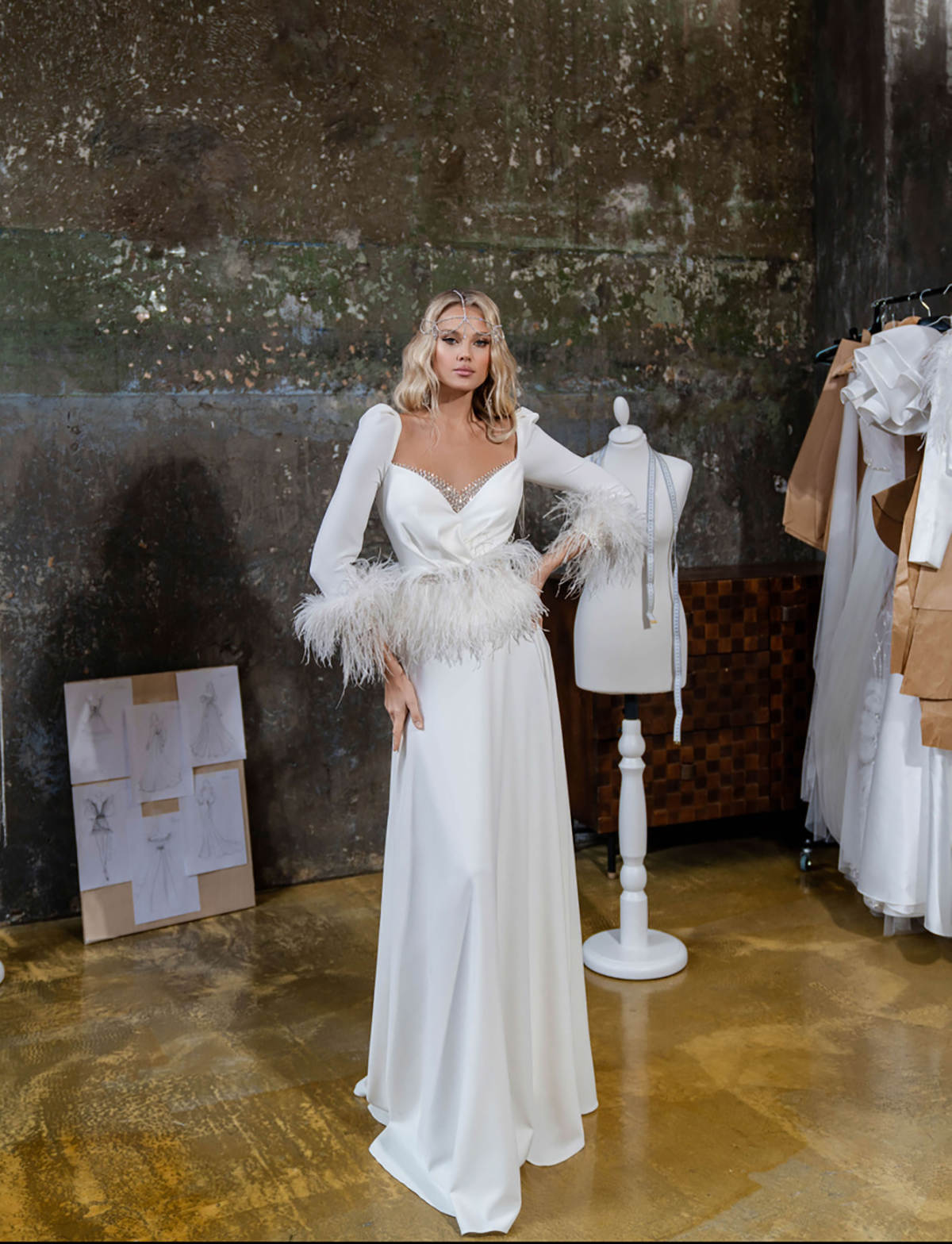 Unique A Line Wedding Dresses Sequins Detachable Feather Three Quarter Bridal Gown Pleats Satin Bride Dresses Castle Garden