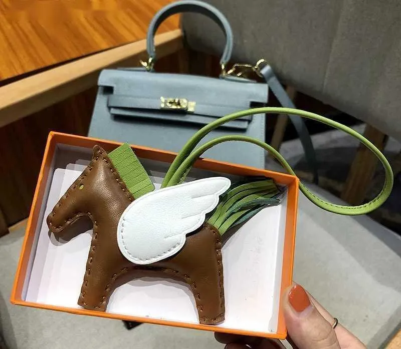 Sheepskin Bag Swift Keychains Horse Keychain Lanyards Charm Paddock Popula Real Leather Nano Peg Pendant Wing Flying Ornament d3e3