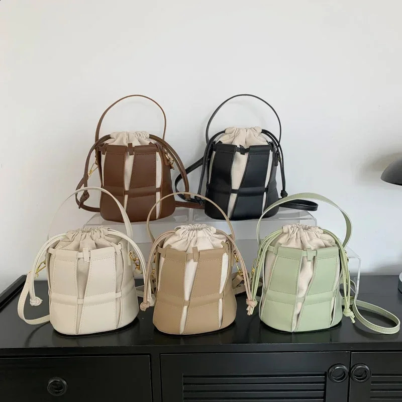 Solid cross body bag buckle womens for sale highquality Pu highcapacity stitched threaded bucket basic style 240813