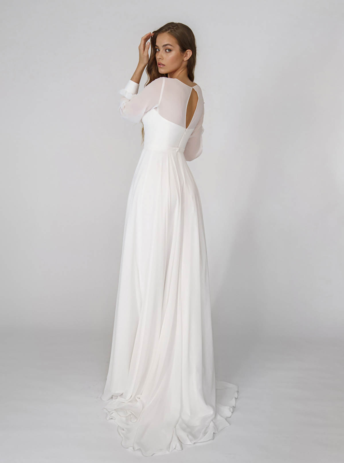 Simple A Line Wedding Dresses Sheer V Neck Long Sleeve Bridal Gown High Split Ruched Tulle Bride Dresses Castle Garden