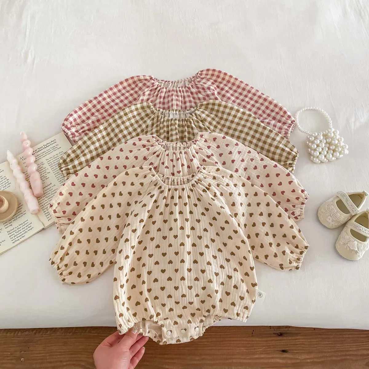 Fato De Banho De Manga Comprida baby long sleeved soft plain weave love print girl jumpsuit 0-2 Anos De Idade W240812