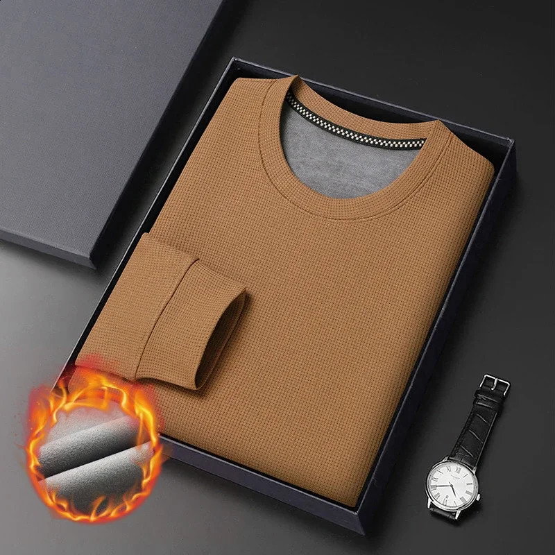 Mens Autumn and Winter Long Sleeved Round Neck Solid Color T-shirt Warm Plush Top 240812