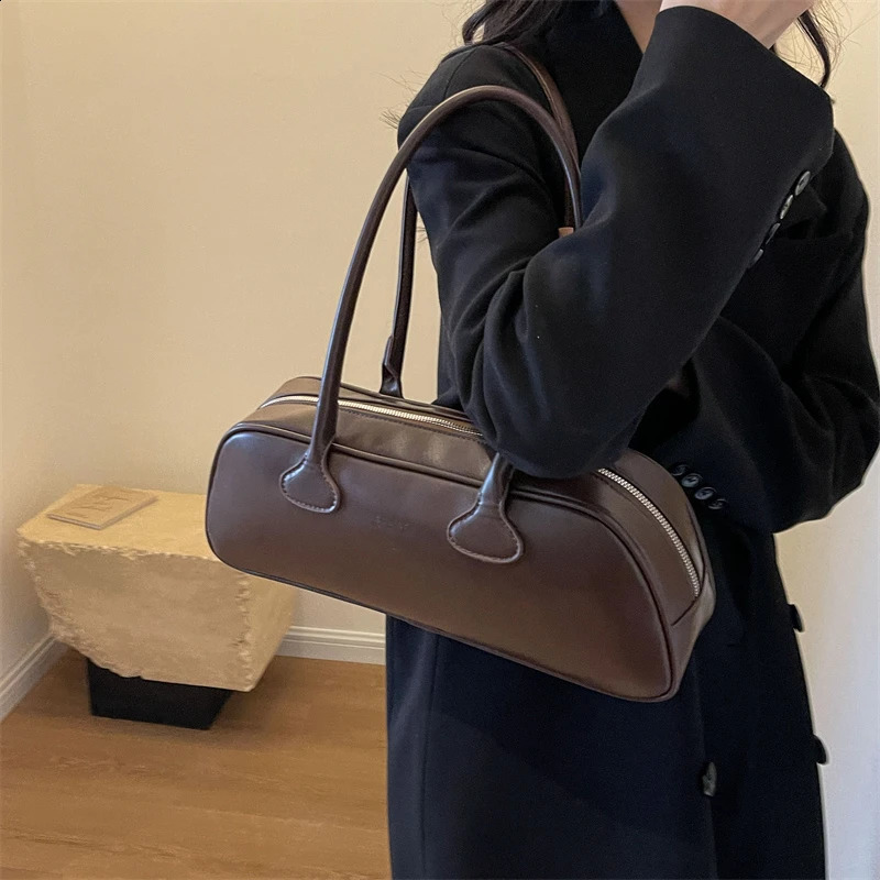 Solid thread Pu highquality shoulder bag Boston letter printed fashionable handbag selling womens Bolsos De Se 240813