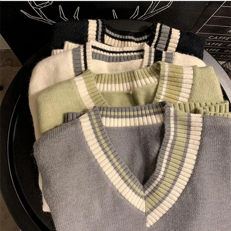 Sweater Vest Women Vintage Minimalist Korean Style Cozy Stylish Preppy V-neck Autumn Loose Sleeveless Clothing Knitwear Retro BF 240812