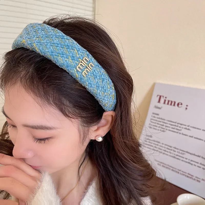 French style coarse tweed womens headband summer metal English letter wide edge sponge hair accessories 240812
