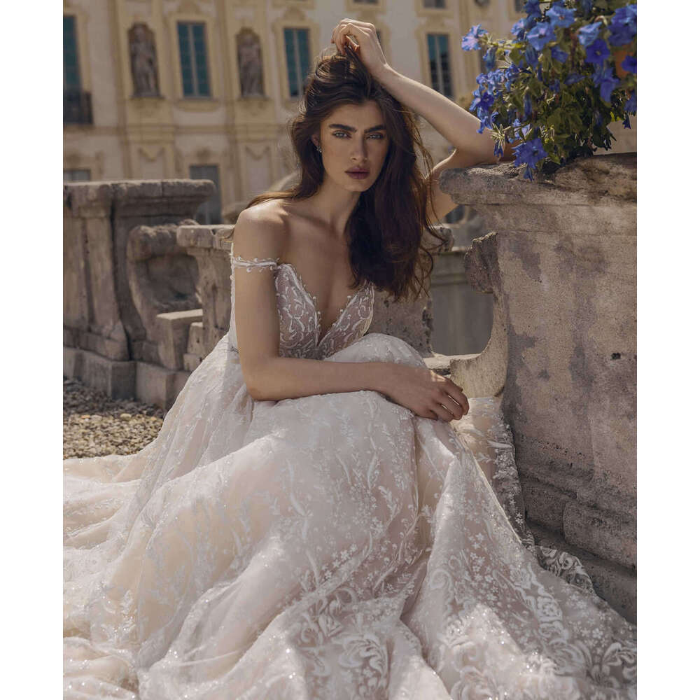 A Elegant E Gown Wedding Dresses Sleeveless Lace Sweep Train Bridal Gowns Big Vestidos De Novia Custom Size Colour s