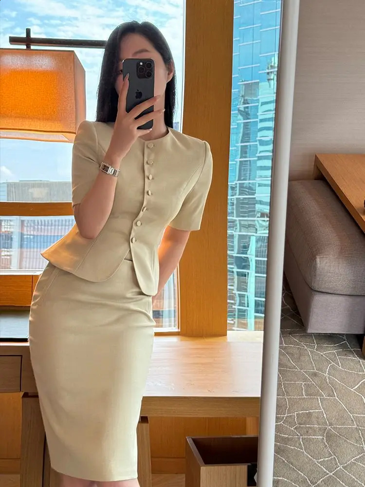 French mature style professional elegant womens clothing summer short sleeved sports jacket and twopiece set selling 240812
