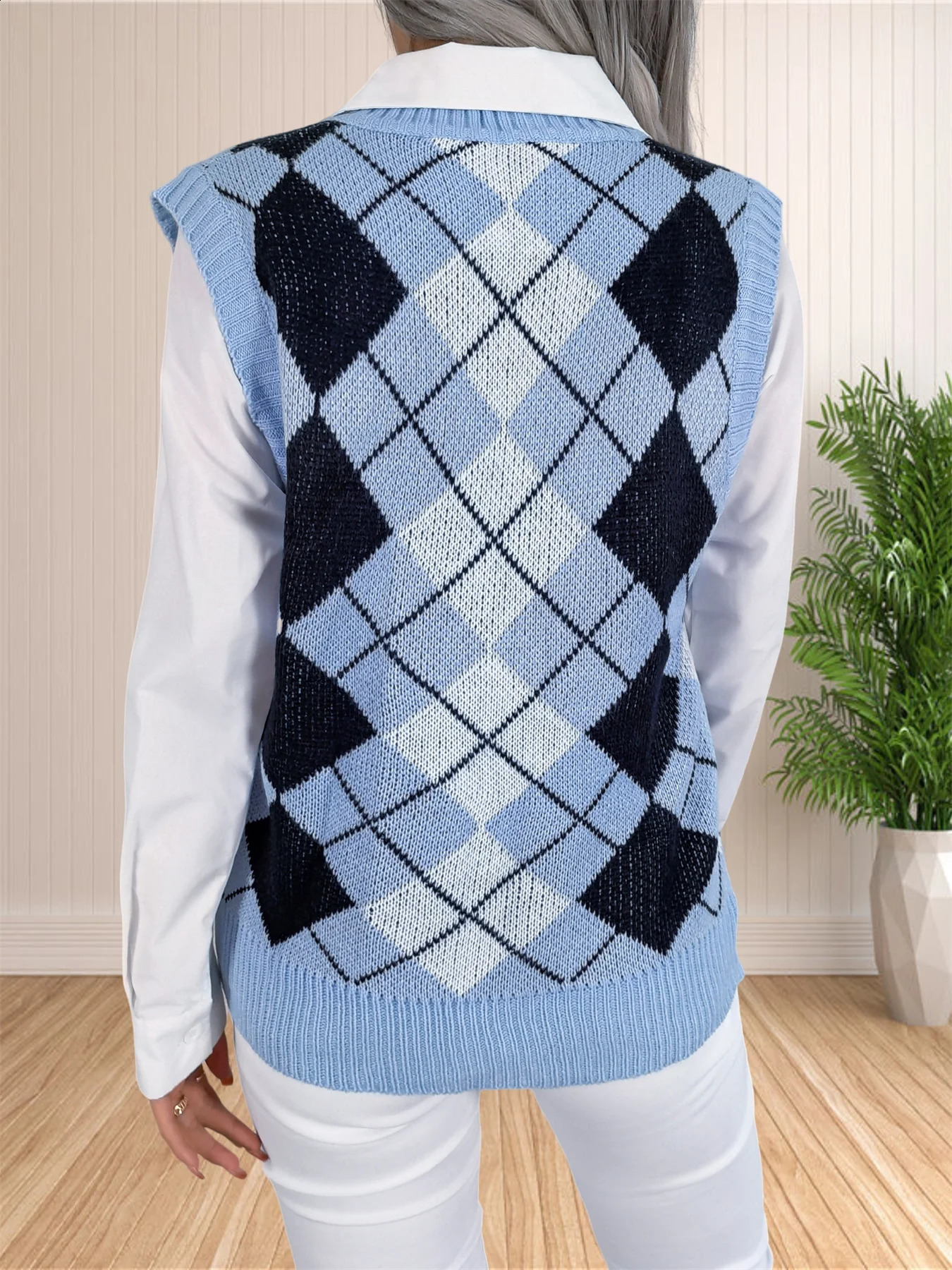 Womens Loose V-Neck Preppy Style Argyle Plaid Knitted Sweater Vest 240812