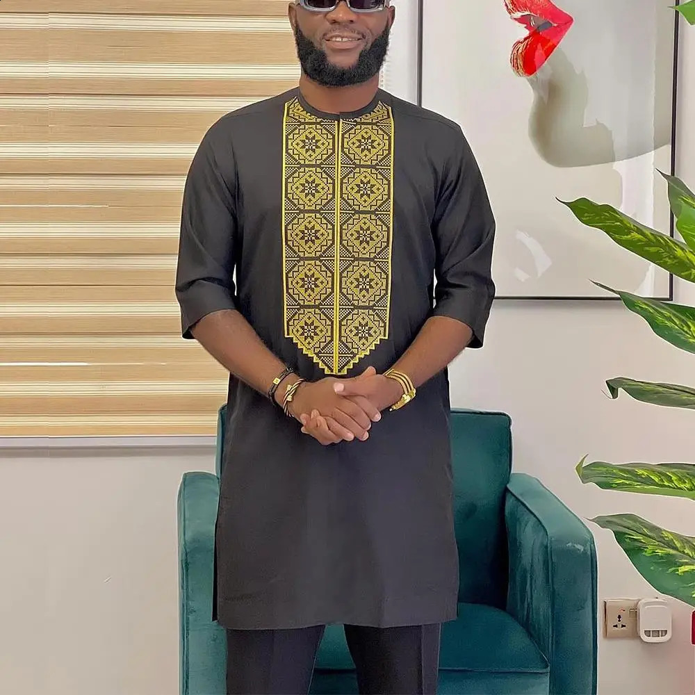 2024 African Traditional Mens Set Elegant and Fashionable Mens Suit Casual Embroidery Two Piece Set Mens Suit Kaftan 240813
