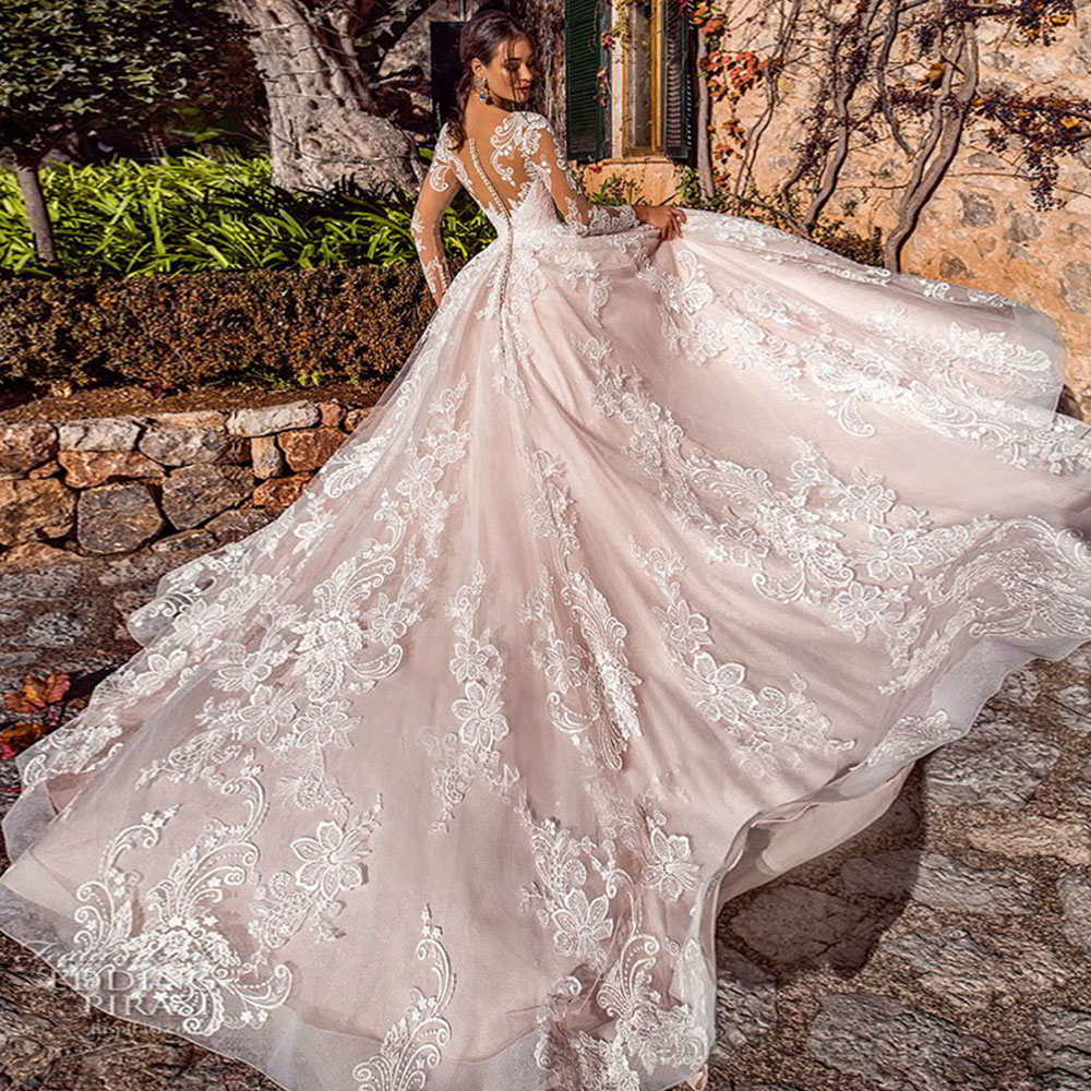 Exquisite Lace Appliques Ball Gown Long Sleeves Wedding Dress For Bride Buttons Illusion Back Sweep Train Bridal Gown Plus Size