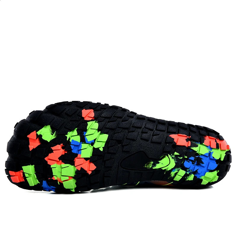 Water shoes for men and women barefoot beach shoes Aqua shoes fast drying children upstream parents children Wading sports shoes swimming shoes 240813