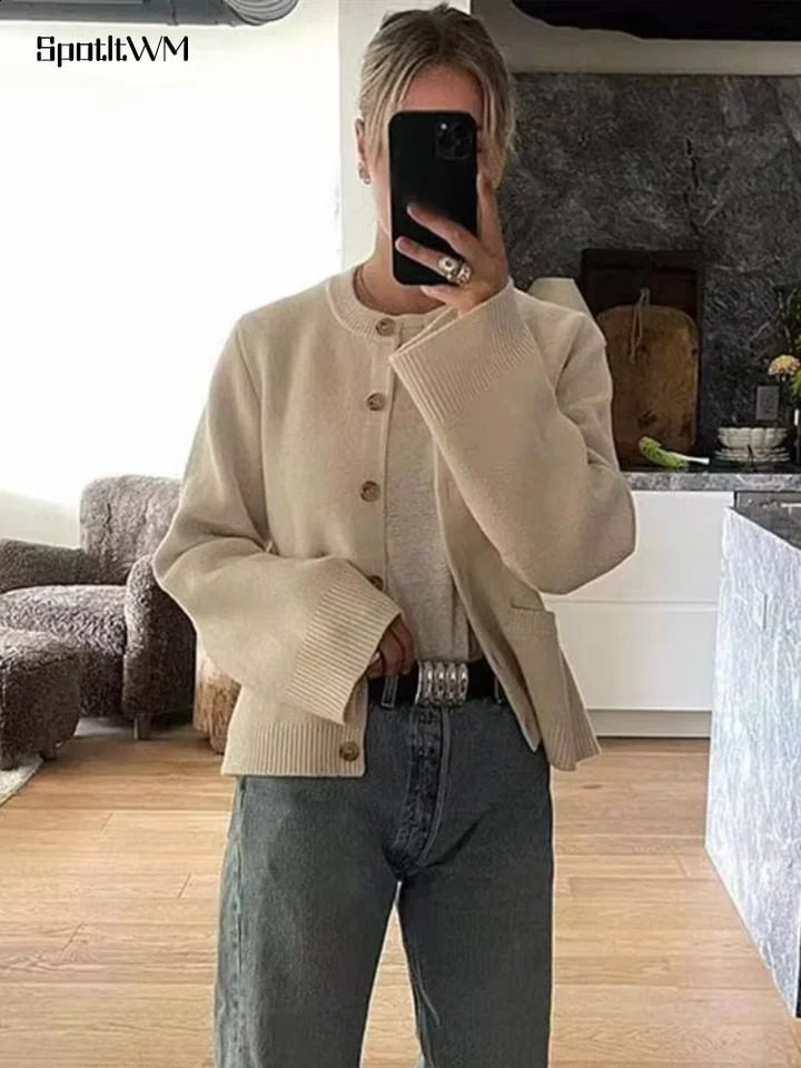 Fashionable solid knit Oneck cardigan womens long sleeved single chest pocket sweater autumn clothing 240812