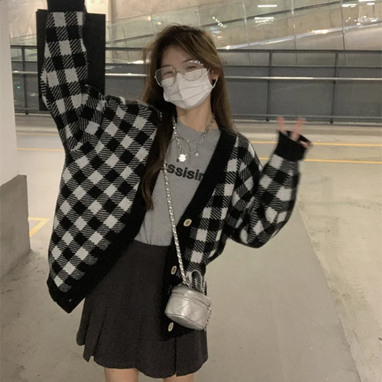 Harajuku Sweet Chessboard Grid Knitted Cardigan Autumn Loose Long Sleeve Sweater Women Y2k Grunge Single Breasted Cardigans 240812