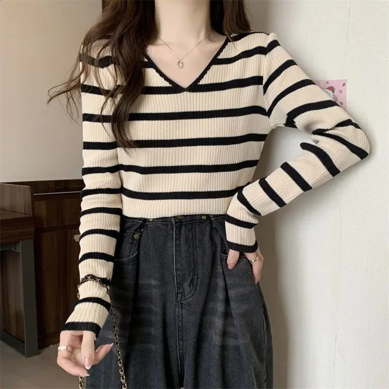 Preppy Style V-neck Striped Long Sleeve Sweater Womens Temporary Patchwork Autumn Fashion Loose Versatile Pullover Knit Top 240812