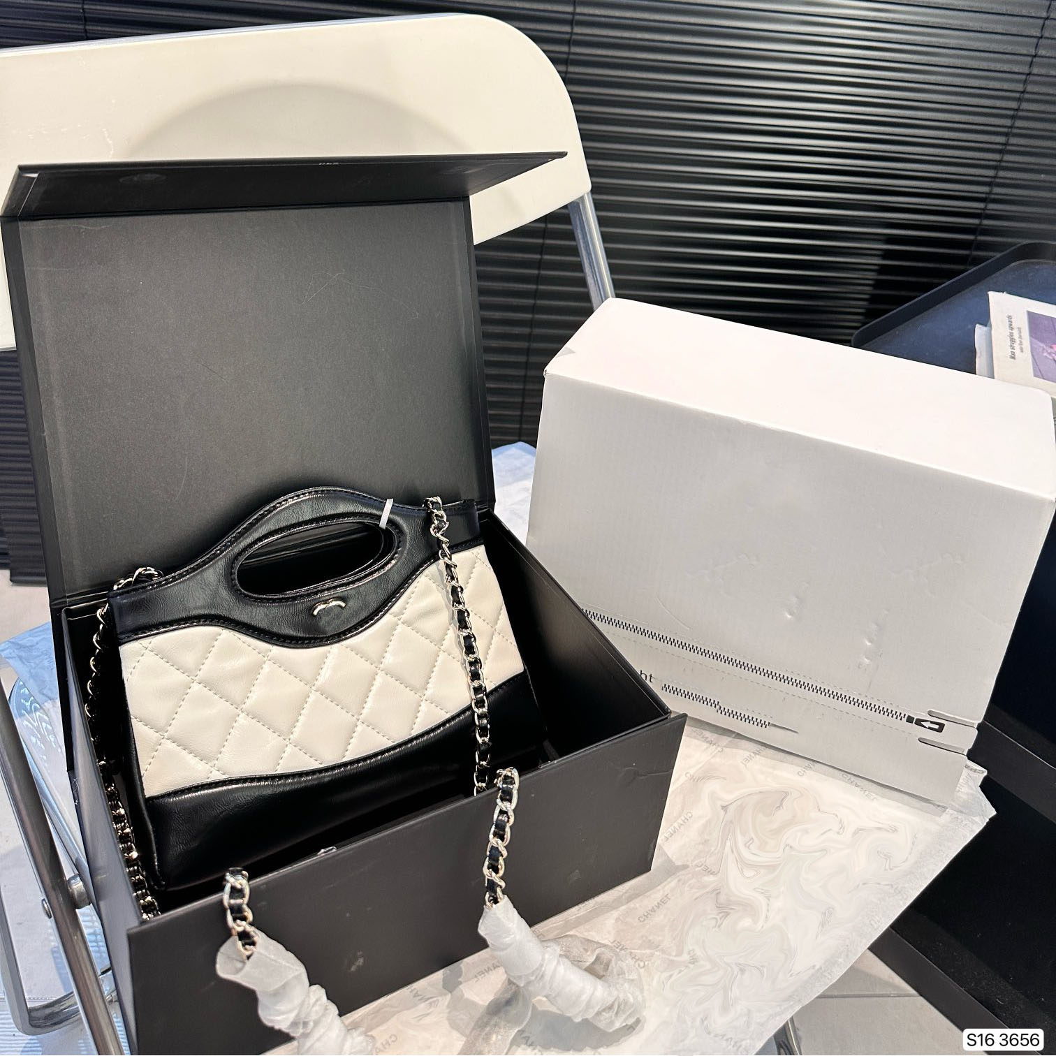 Designers Solid Color Handbags Classic Fashion Leather Shoulder Bags for Men Womens Classic Buckle Crossbody Bag Luxury Multi Functional Adjustable BSD2408135