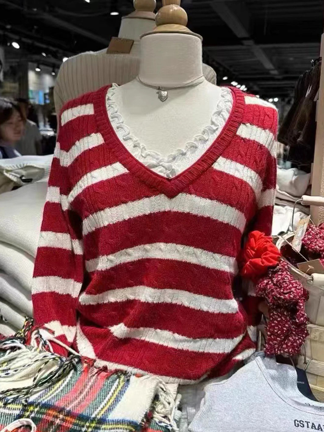 Twisted Flower Stripes Knitted Sweater Woman Autumn V-Neck Long Sleeve Pullover Casual Sweet Cute Preppy Style Y2k Sweaters Chic 240812