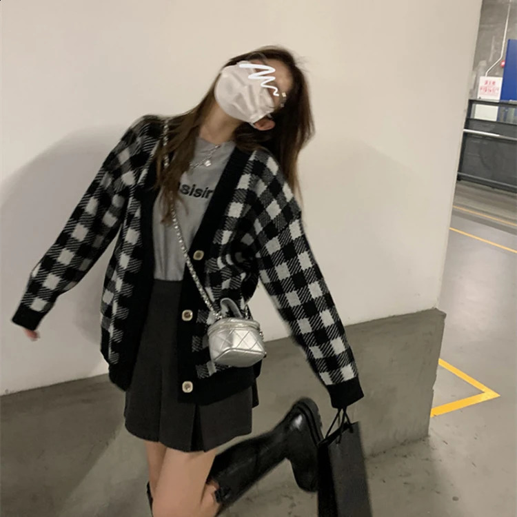 Harajuku Sweet Chessboard Grid Knitted Cardigan Autumn Loose Long Sleeve Sweater Women Y2k Grunge Single Breasted Cardigans 240812