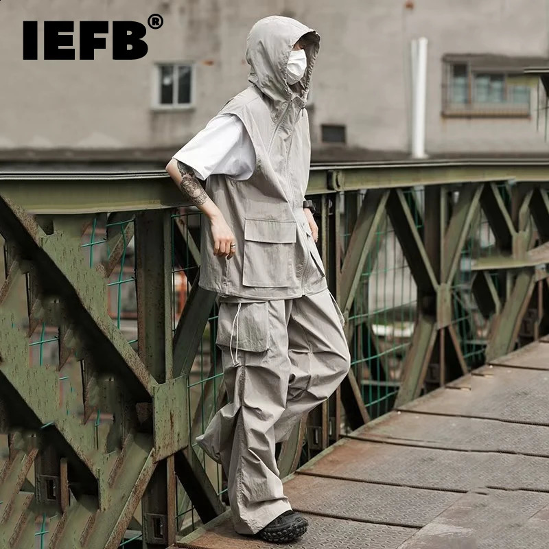 IEFB Mens Fashion Hooded Sleeveless Waistcoat Sets Summer Trendy Pleated Vest Coat Wide Leg Cargo Pants Two Piece Suits 9C714 240813