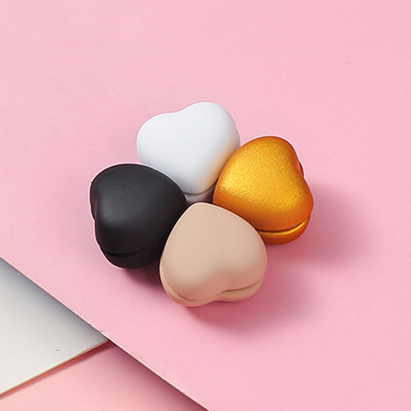 Heart magnetic button, scarf button, collar clip, magnetic suction button, brooch, scarf shawl, fixed, anti glare magnetic button