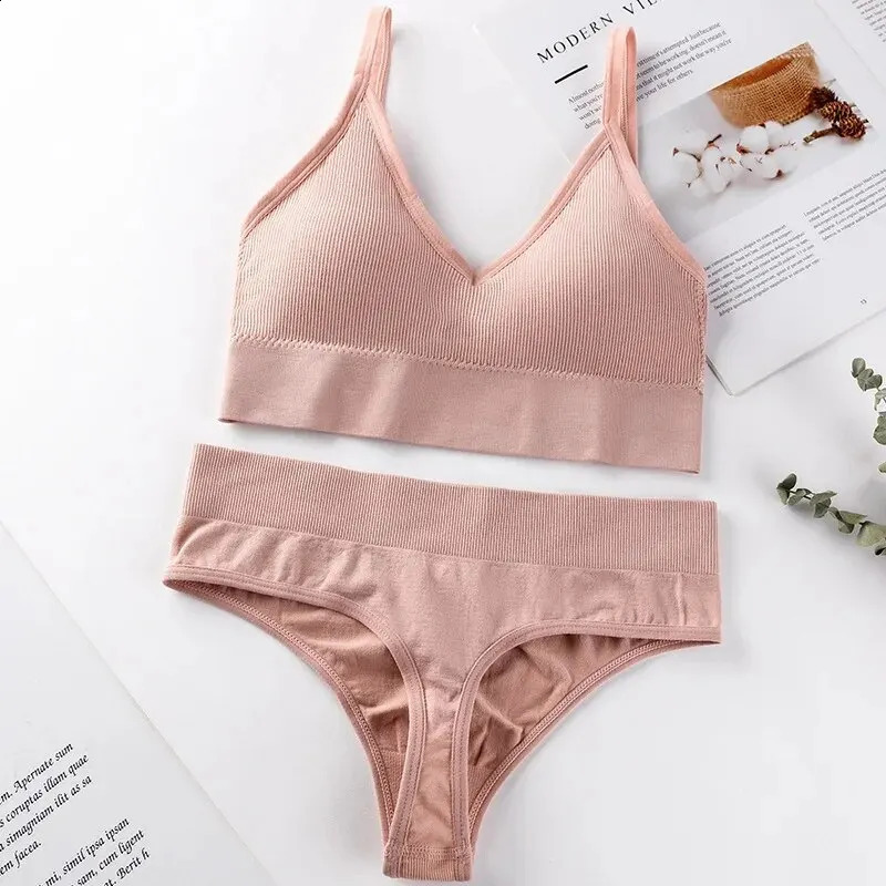 1 Set Seamless Bra Panties Solid Thin Wireless Bra Ribbed Thong Lingerie Set Womens Lingerie Underwear 240812