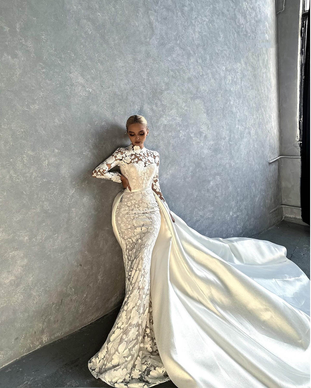 Plus Size Arabic Mermaid Wedding Dresses High Neck Lace Flowers Bridal Dresses Sheer Long Sleeve Custom Made Gowns