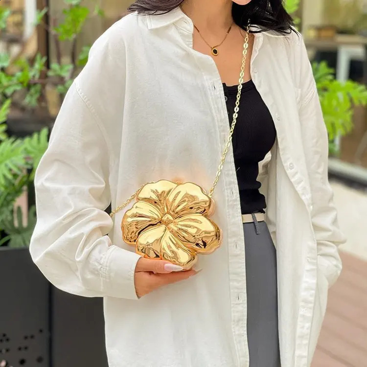 Fashion Acrylic Evening Bag Floral Shape Shoulder Crossbody Bag For Women Chain Sliver Handbags Ladies Wedding Clutch 240813