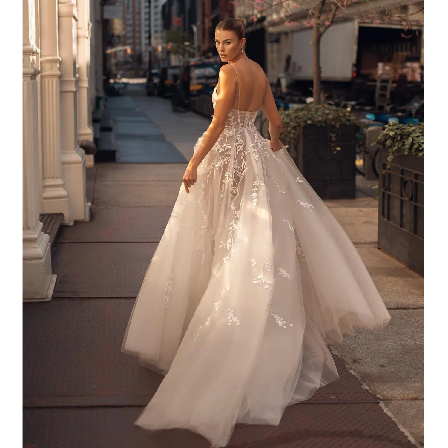 Illusion Bodice Spaghetti A Line Wedding Dresses Sleeveless Applique Beach Backless Custom Made Tulle Vestido de Novia 2024