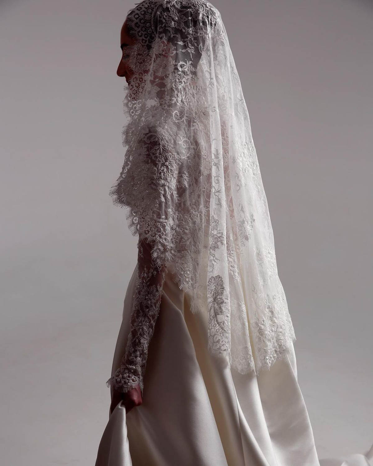 Plus Size Luxurious Mermaid Wedding Dresses Lace High Neck Long Sleeve Bridal Gowns Illusion Sweep Train Custom Made Dress