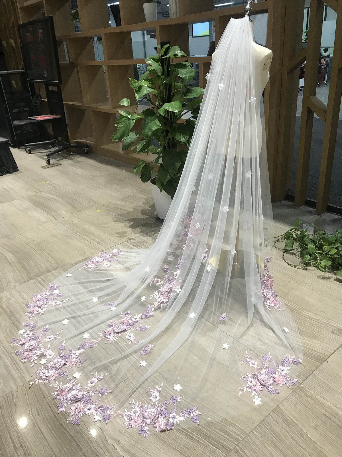 Romantic Wedding Veil For Women 3D Flowers Appliques Pearls Long Special Cut Royal Bridal Veil with Comb Veil 3M Wedding Accessories Custom Made