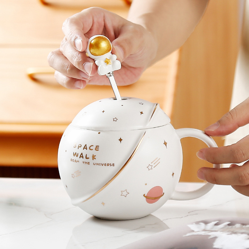 Ceramic Coffee Mug Set with Protective Lid, Astronaut Design, perfect for gift