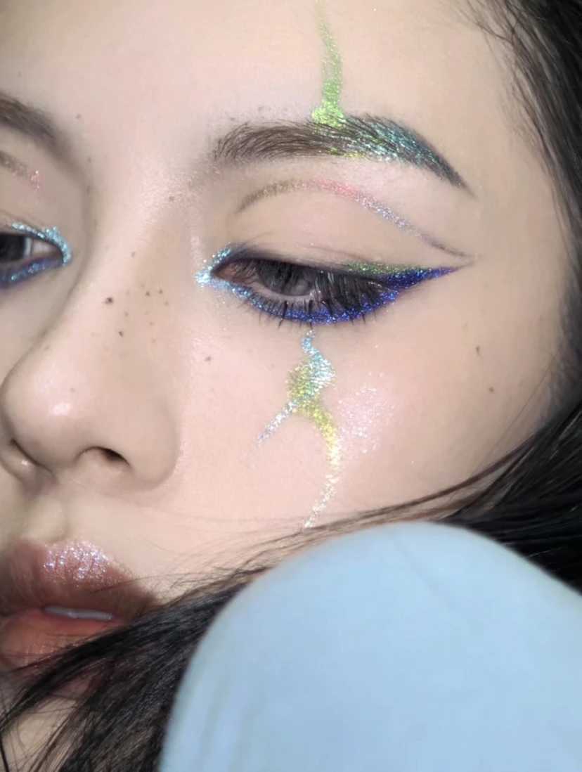 Girlcult Eyeliner Chameleon Smooth Film Forming Makeup Holding Fine Flicker Green Glue Pen Flowing Firefly Causing Grass Y240813