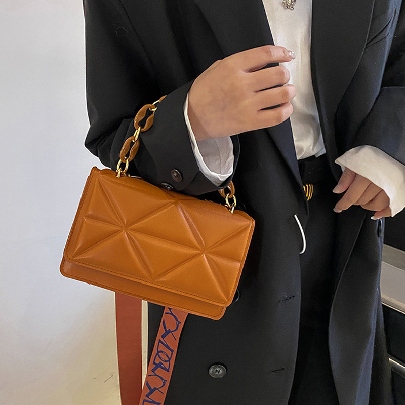 Designer tote bag simple leisure handbag fashion 2024 new retro personality wide shoulder strap shoulder bag Yankee thick chain small bag