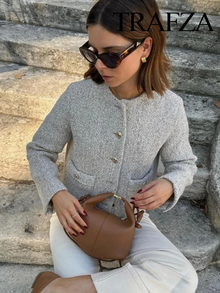 TRAFZA Elegant Womens Spring Retro Coarse Felt Sleeping Metal Button Street Clothing Oneck Large Pocket Wear Short Top 240813