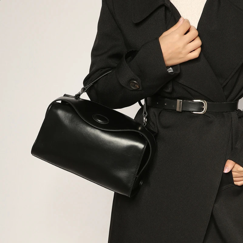 leather womens Boston bag highquality solid color large capacity handbag detachable shoulder strap small cross w240813