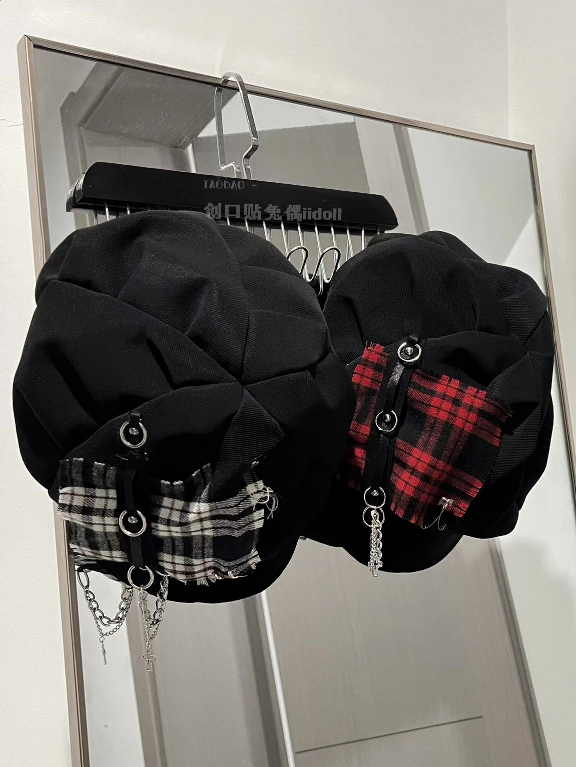 Original Subculture Punk Cross Neutral Berets Female Girls Y2K Dark Plaid Beret Cloud Hat Soft Brim Cool Caps 240805