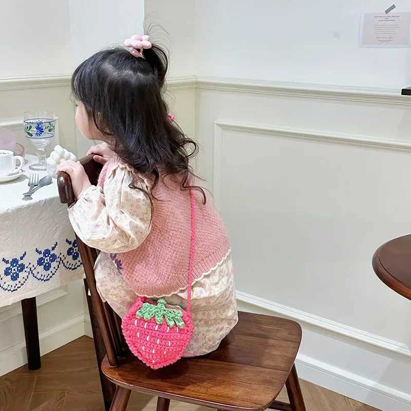 Knitted childrens bag wool coin wallet and handbag cute strawberry ten font fashion fully matched princess mini side pocket W240813