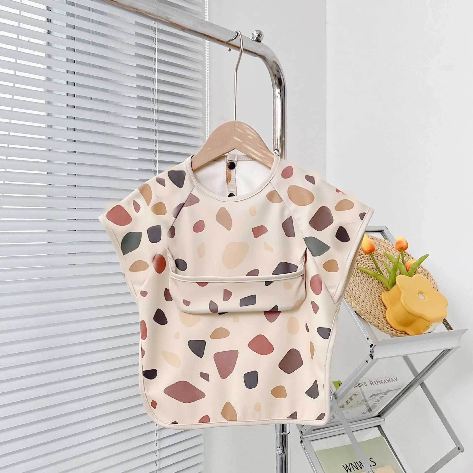Bibs Burp Cloths Cute Baby Bibs Toddler Baberos Bavoir Waterproof Short Sleeve Apron Cartoon Animals Children Feeding Smock Bib Baby Stuff 0-6YL4812