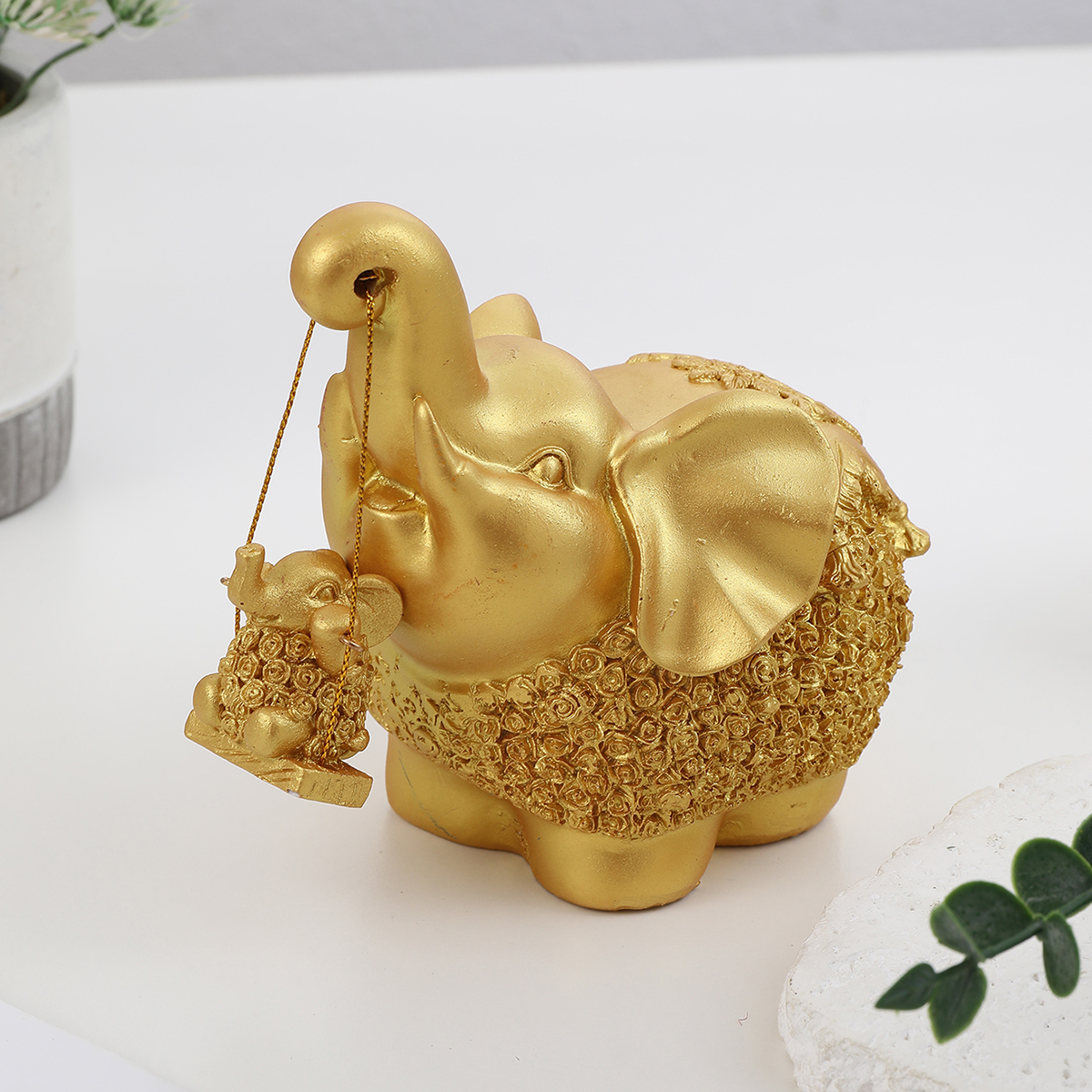 Mother and Child Golden Elephant Sculpture Bringing Good Luck Elephant Statue Fortune Elephant Crafts Resin Crafts