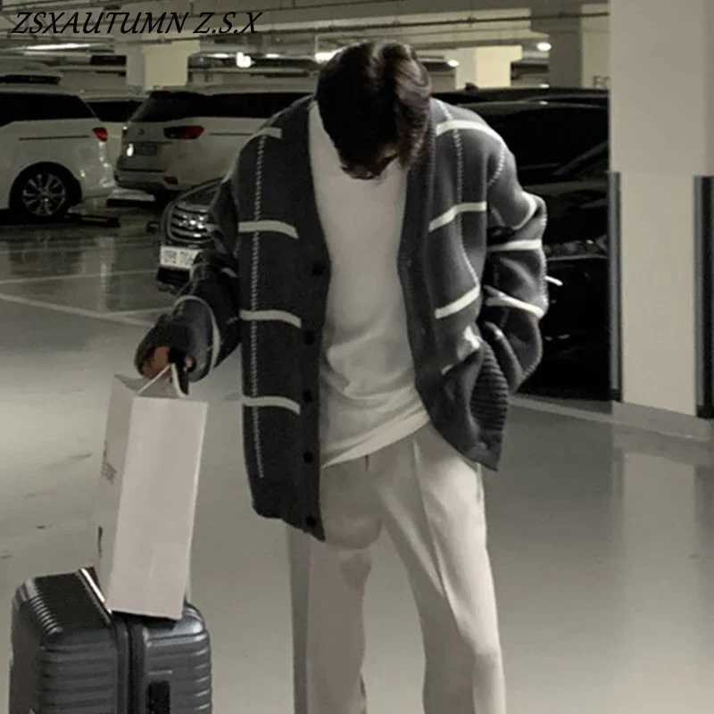 Autumn Winter Vintage Knitwear 2023 Luxury Knitted cardigan Mens long sleeved casual streetwear V-neck patch workwearW240729