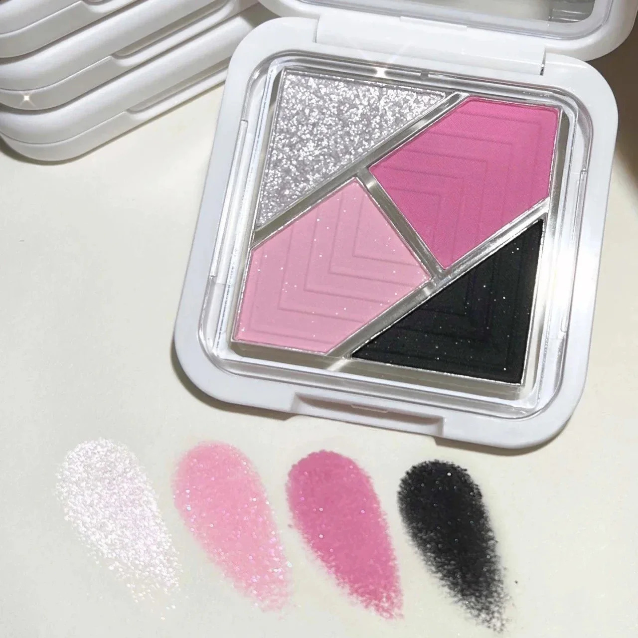 4 Colors Eye Shadow Palette Matte Glitter Green Eyeshadow Blue Pink Black Eye Shadow Pigments Shadow Professional Makeup Palette 240814
