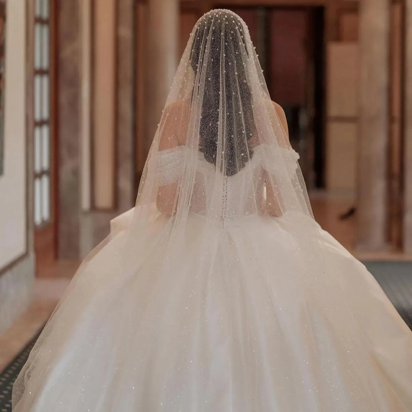 2024 Wedding Dresses Garden Bridal Gown Off the Shoulder Lace up Beaded Sweep Train Crystals Decorated Wedding Gowns for Brides