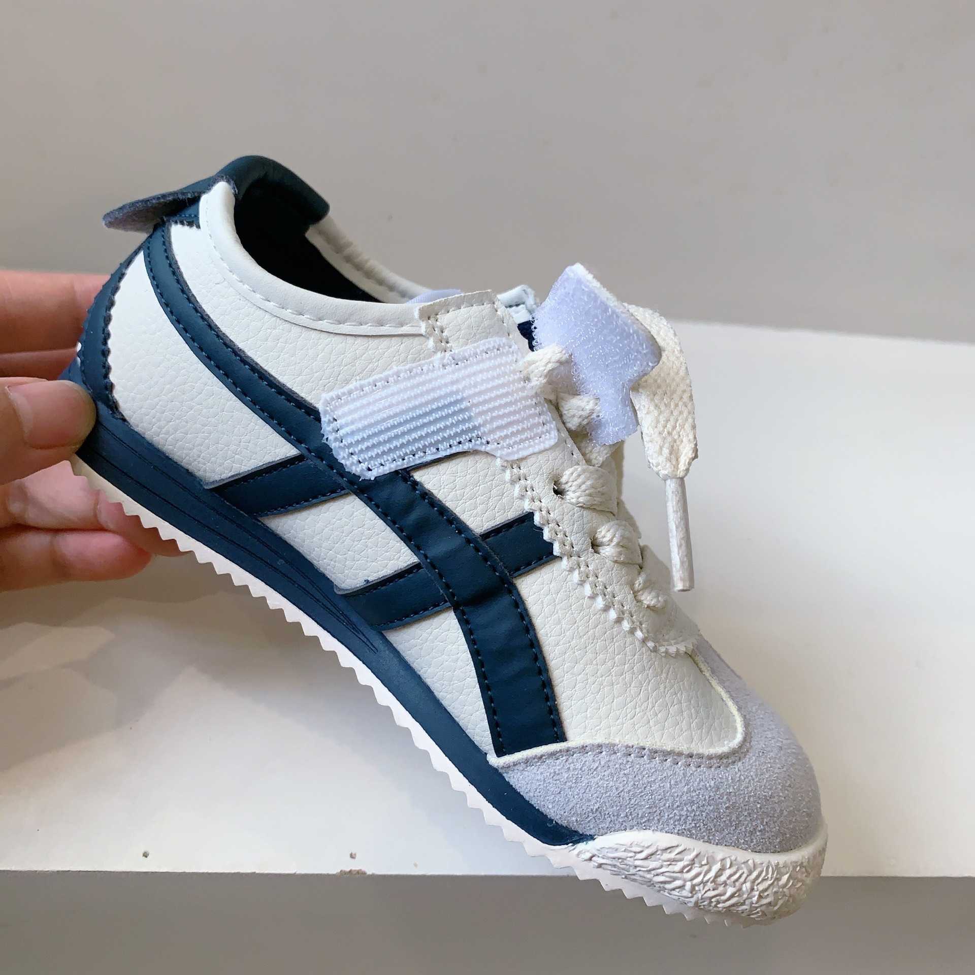 Sneakers Four season childrens shoes 1-3-6-12 years old childrens sports shoes Spring and Autumn boys white shoes Girls moral training shoes Soft sole