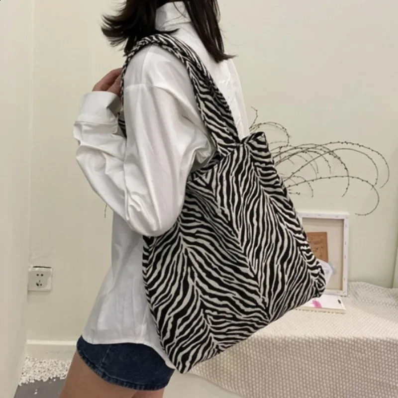Vintage Women Shoulder Bag Creative Zebra Stripes Canvas Tote Handbags Large Capacity Underarm Female Travel Shopping Bags 240813