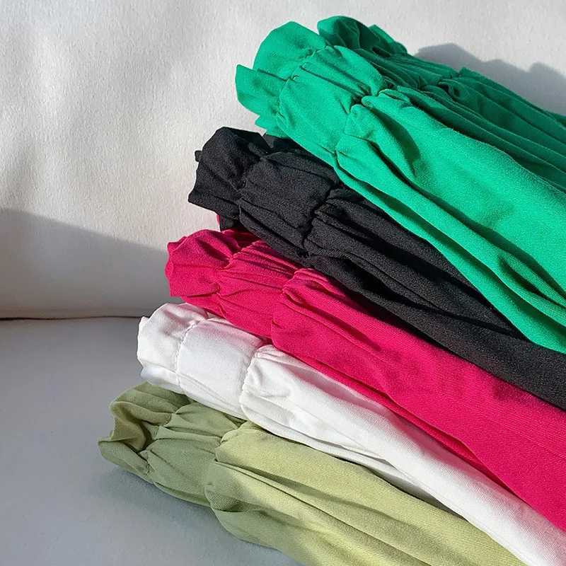 Girls shorts 2024 new summer Korean style pleated hem pants solid color petal pants childrens split style W240813