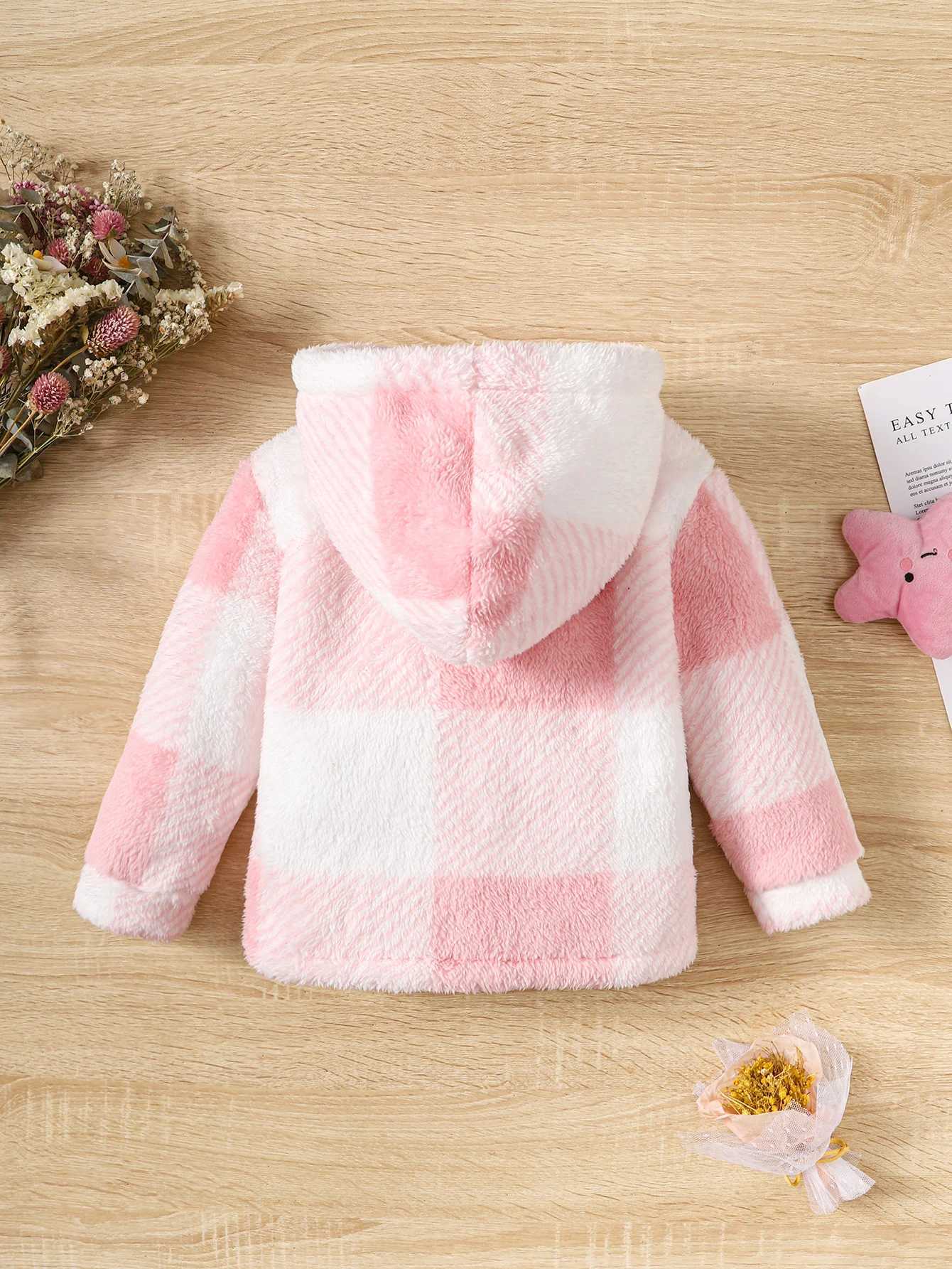 Little Girl Long Sleeved Hooded Sweater Cute Pink Plaid Jacket Plush Thickened Winter Clothes for 2-8 Years ChildrenY240814